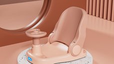 Scaun de baie Little Mom Driver Pink cu volan si spatar reglabil in 3 pozitii, margini rotunjite, fixare cu ventuze, dimensiune 20x40x18 cm, varsta recomandata 6 luni+