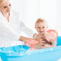 Scaun de baie Little Mom Driver Pink cu volan si spatar reglabil in 3 pozitii, margini rotunjite, fixare cu ventuze, dimensiune 20x40x18 cm, varsta recomandata 6 luni+ - 5