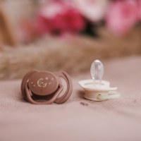 Set 2 suzete simetrice Babyono din silicon 18 luni+ cu maner fluorescent - 2