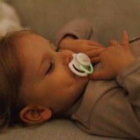 Set 2 suzete simetrice Babyono din silicon 18 luni+ cu maner fluorescent - 5