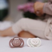 Set 2 suzete simetrice Babyono din silicon 18 luni+ cu maner fluorescent - 7