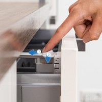 Set sigurante pentru sertare de tacamuri 2 bucati albe montare cu adeziv sau surub Reer 71090 - 5