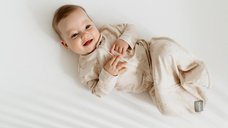 Sleepee Saculet Swaddle din bumbac cu caciulita, Animale de Epoca Cream