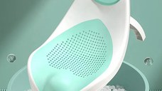 Suport de baie pentru copii, Little Mom, design ergonomic pliabil, prevazut cu Tetiera si suprafata texturata cu gauri de scurgere a apei, dimensiune 54 x 27.5 x 22 cm, Green