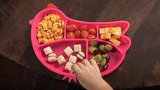 Tavita compartimentata Innobaby din silicon cu ventuza Chicken Pink