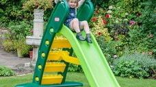 Tobogan verde mare Little Tikes pentru distractie in aer liber