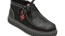 Ghete CLARKS negre, TORHILL HI ST, din piele intoarsa