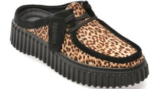 Papuci CLARKS maro, TORHILL MULE, din piele intoarsa