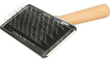 Trixie Perie Soft Cu Pieptene De Curatat, Maner Lemn, 9x13 cm, 2354