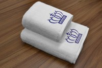 Set 2 Prosoape baie Brodate Alb cu broderie Albastru, Coroana, bumbac 100% - 1