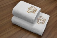 Set 2 Prosoape baie Brodate Alb cu broderie Auriu/Argintiu , Coroana, bumbac 100% (Culoare Broderie: Auriu) - 1