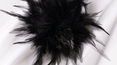 Brosa cu Puf Negru si Clips pentru Par - Diametru 17 cm