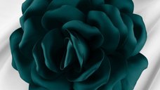 Brosa floare turcoaz inchis cu diametru de 15 cm, cu clips pentru par