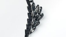Brosa metalica argintie antichizata cu pietricele negre si gri