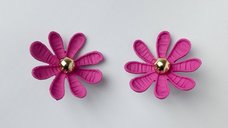 Cercei Fucsia Mat in Forma de Floare cu Petale Multiple