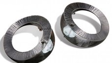 Cercei Oyster cu cerc dublu si piatra de fluorina, din alama placata cu gun metal