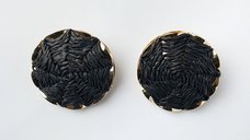 Cercei rotunzi metalici cu finisaj negru si auriu