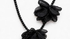 Colier lung negru mat cu flori din organza - design modern si elegant