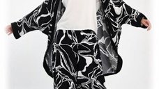 Compleu 3 piese cu bluza alba, pantaloni si blazer cu imprimeu alb-negru