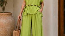 Compleu dama, masura mare, din vascoza cu pantaloni palazzo si bluza lejera cu margele, verde crud