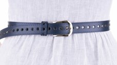 Curea bleumarin de 2.5 cm cu flori decupate, din piele ecologica cu catarama metalica argintie
