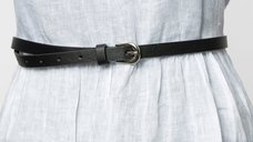 Curea subtire neagra de 1 cm, din piele ecologica cu catarama metalica aurie rotunjita