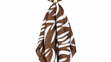 Esarfa patrata satinata cu imprimeu animal print alb si maro, cu inel auriu