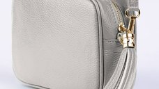 Geanta crossbody din piele naturala gri deschis cu ciucure decorativ