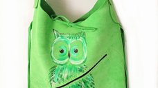 Geanta sac verde cu bufnita pictata din piele intoarsa, design unic
