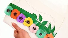 Plic din piele naturala alb cu maci 3D multicolori, handmade, unicat