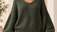 Pulover oversize kaki cu dantela la decolteu in V si maneci bufante