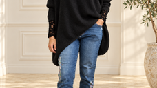 Pulover oversize negru cu maneca cazuta si design asimetric