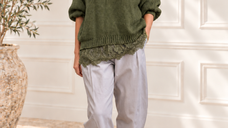 Pulover oversize verde kaki cu dantela si decolteu in V