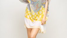 Rochie de plaja poncho cu buline galbene si imprimeu floral, din vascoza