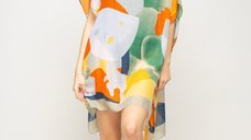 Rochie de plaja poncho cu design abstract in portocaliu, galben si verde din vascoza