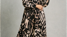 Rochie lunga din vascoza mata cu imprimeu animal print in nuante de negru si maro