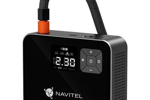 Compresor vehicule electrice NAVITEL 16.8WH AIR15AL, 120PSI/8.27 bar, Intrare USB-С (Negru)