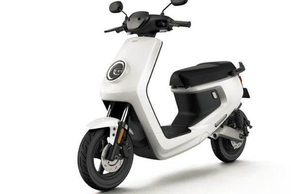 Scuter electric NIU MQi+ Sport, Motor 1200W, Viteza maxima 45km/h, autonomie 45-55km, Cruise control, franare pe disc, GPS (Alb)