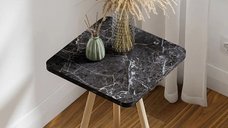 Masuta decorativa patrata cu picioare din lemn, 34 x 34 cm, design scandinav