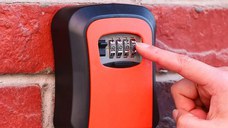 Mini cutie seif din metal pentru pastrat chei sau obiecte mici cu inchidere cu cifru