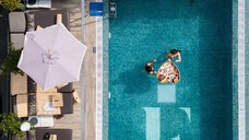 Hotel în Predeal de 4 stele cu piscină infinity – Elexus Boutique